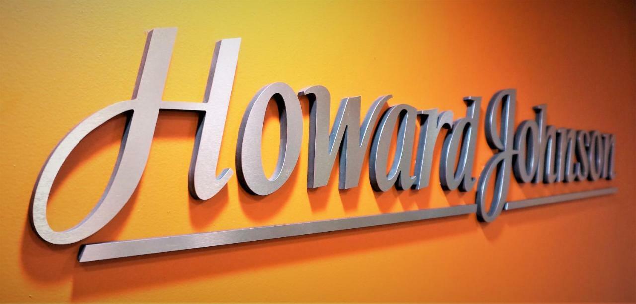 Howard Johnson By Wyndham Greensboro Near The Coliseum Exterior photo